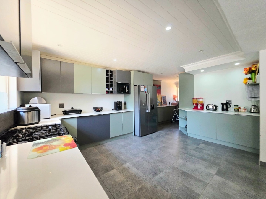 4 Bedroom Property for Sale in Generaal De Wet Free State